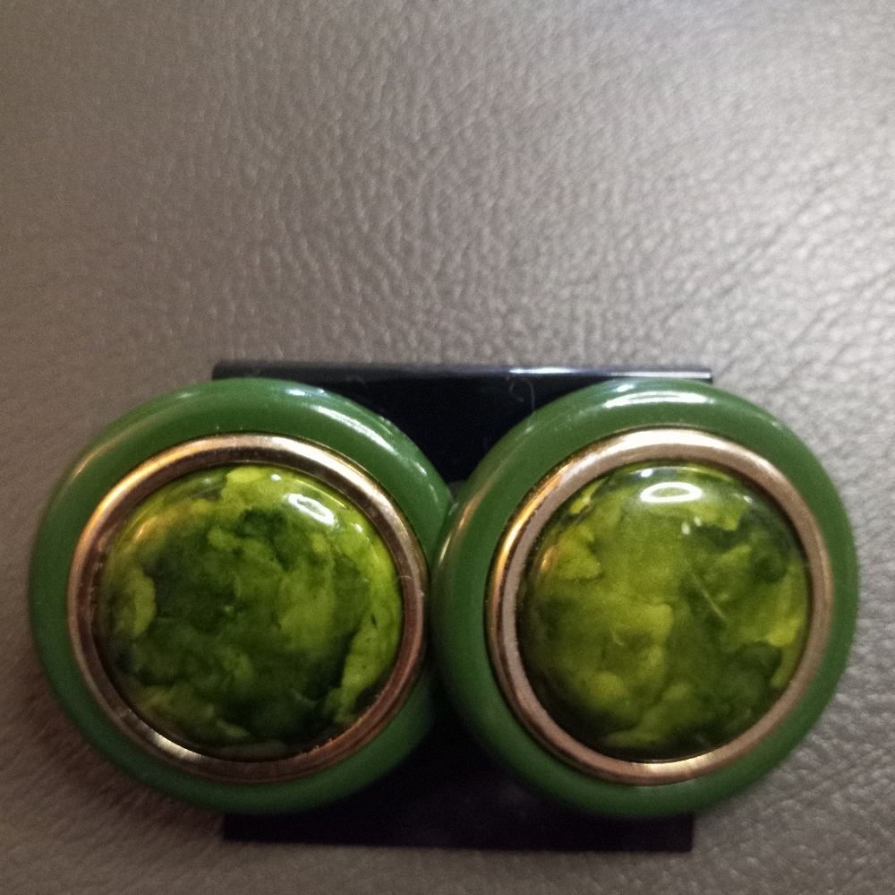 CLIP-ON EARRINGS Vintage Green